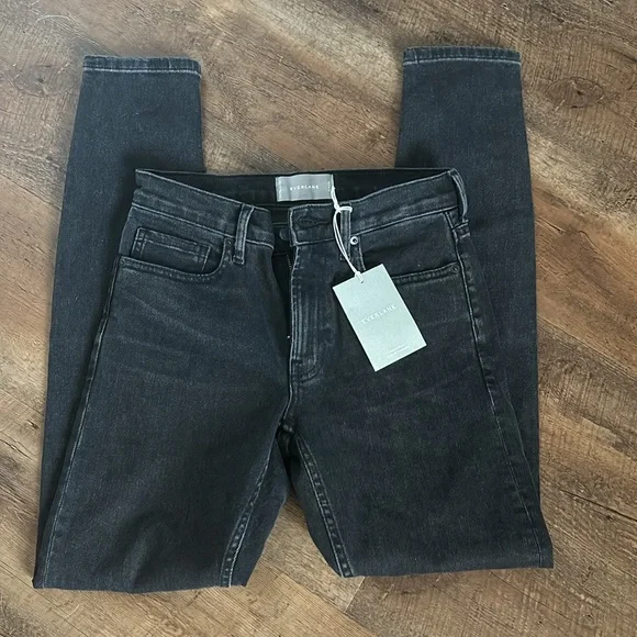 Everlane | Mid-rise, Skinny-fit Jeans in Washed Black (NWT) - Picture 5 of 7